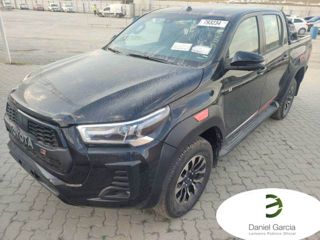 TOYOTA HILUX 2.8 23/23